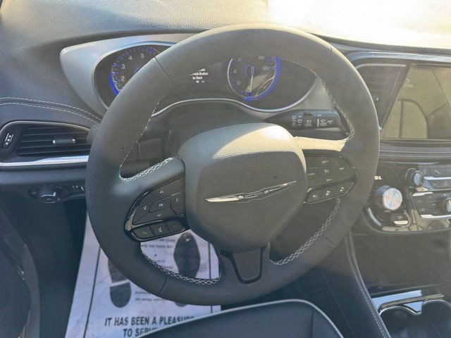 New 2026 Chrysler Pacifica Limited w/ S Appearance Package image 17
