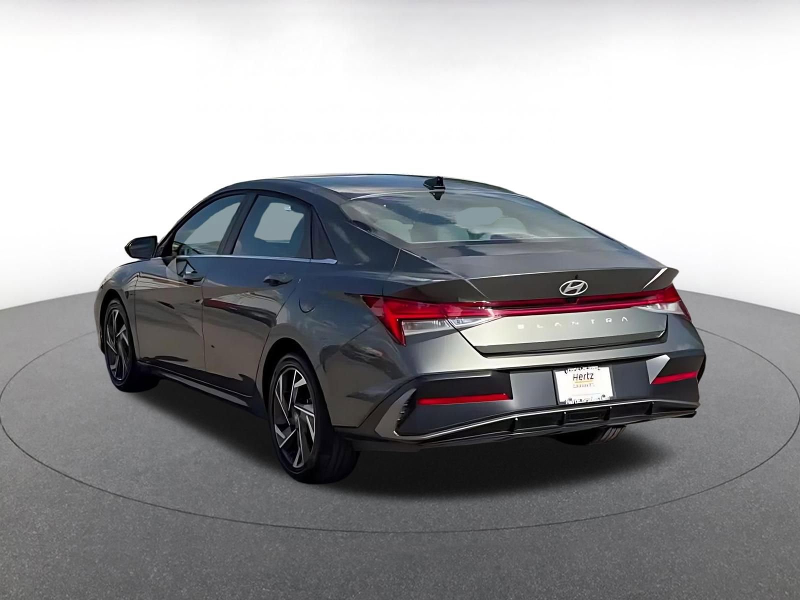 Used 2025 Hyundai Elantra SEL image 11