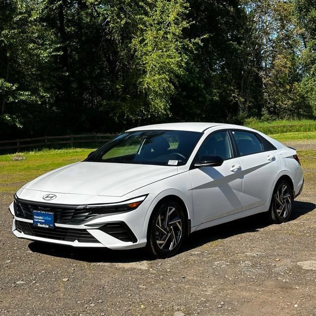 Certified 2025 Hyundai Elantra Sport FWD image 4