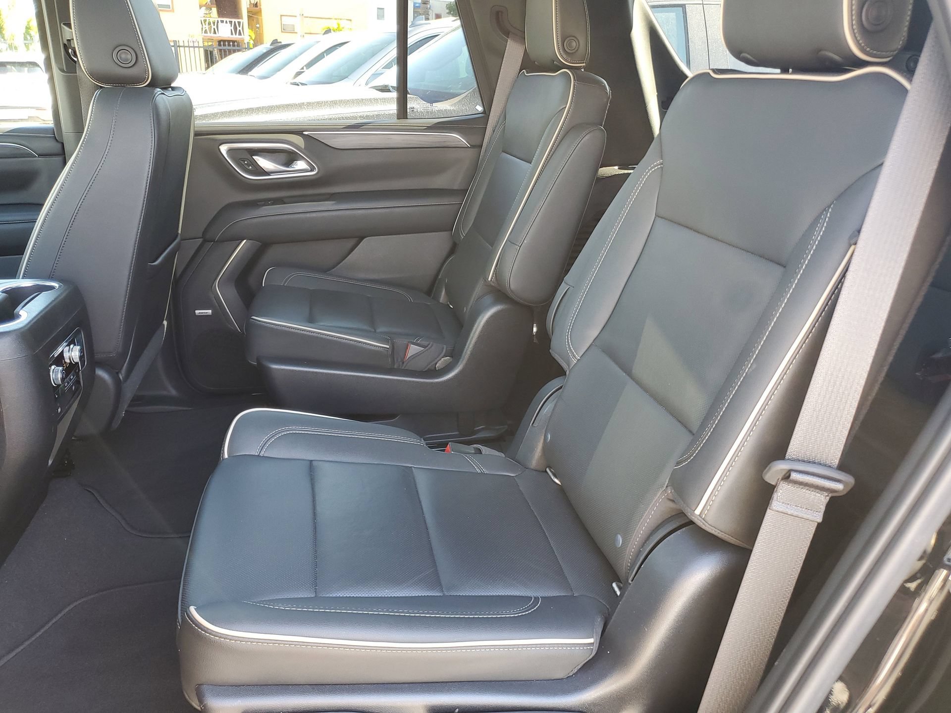 Used 2021 GMC Yukon SLT w/ SLT Premium Package AWD/4WD image 12