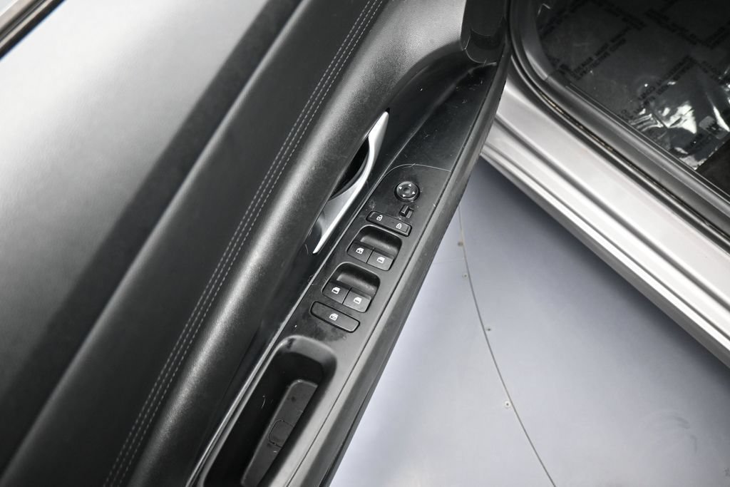 Used 2022 Hyundai Elantra Limited FWD image 15