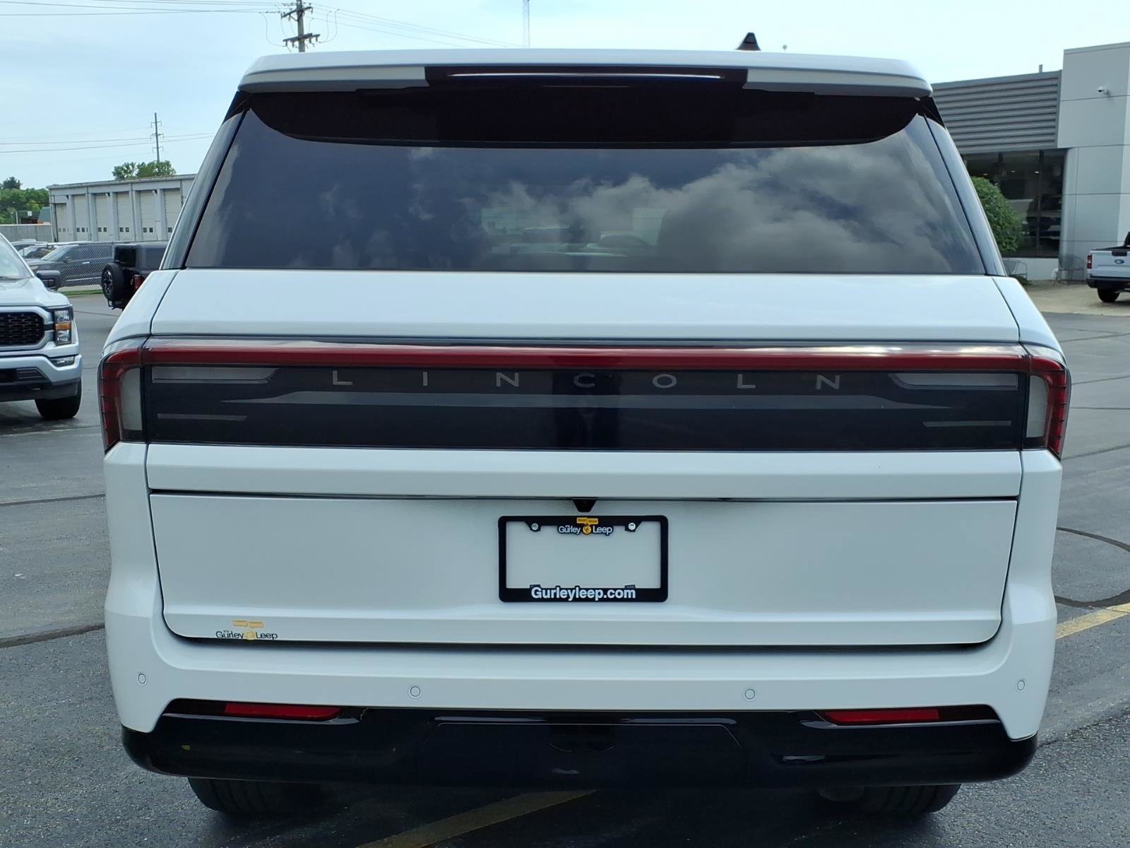 New 2027 Lincoln Navigator Reserve AWD/4WD image 9