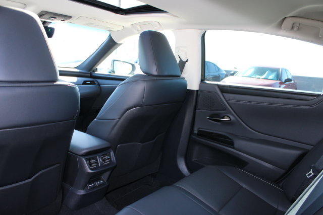 Certified 2025 Lexus ES 300h w/ Premium Package FWD image 9