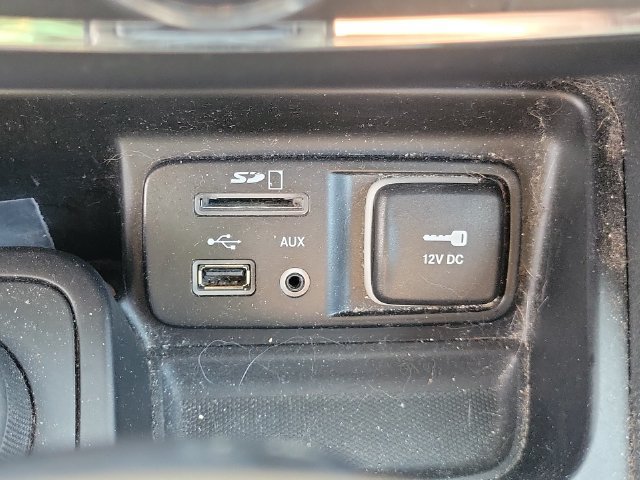 Used 2015 Jeep Cherokee Latitude AWD/4WD image 26