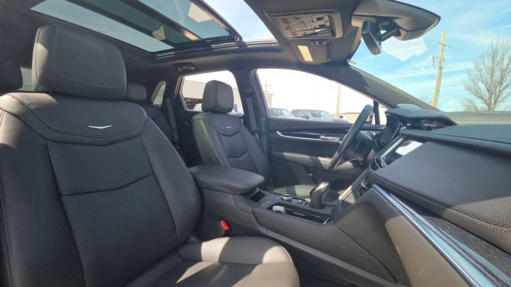 Used 2025 Cadillac XT5 Premium Luxury image 12