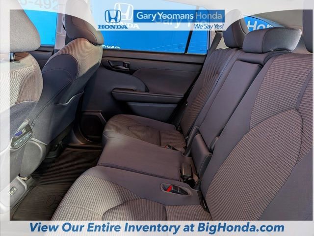 Used 2020 Toyota Highlander L FWD image 15