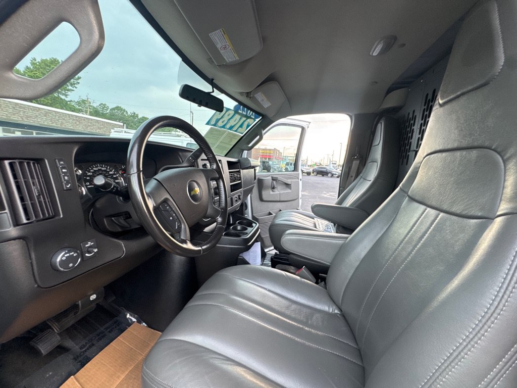 Used 2022 Chevrolet Express 3500 w/ Driver Convenience Package RWD image 14