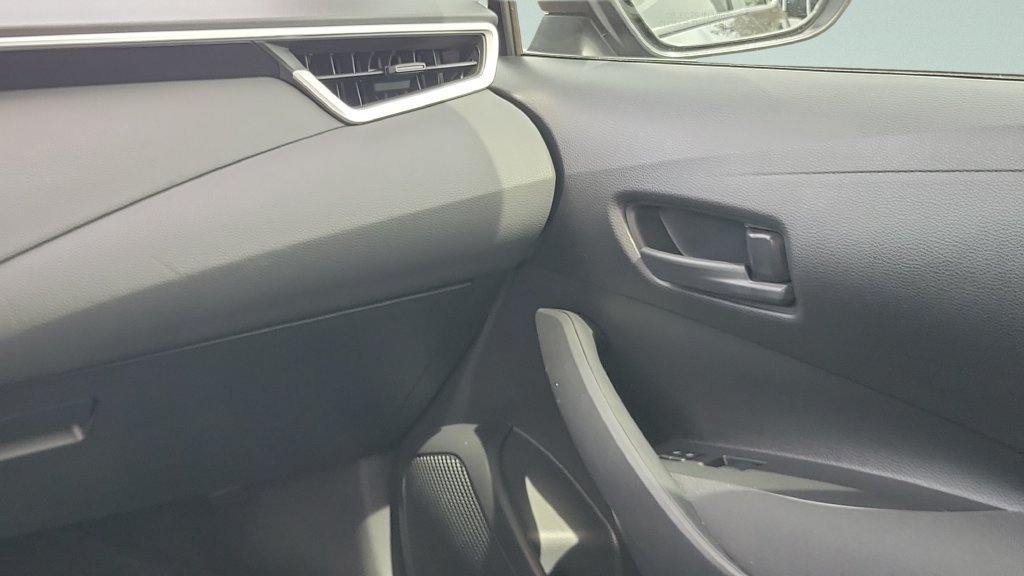 Used 2025 Toyota Corolla LE FWD image 12