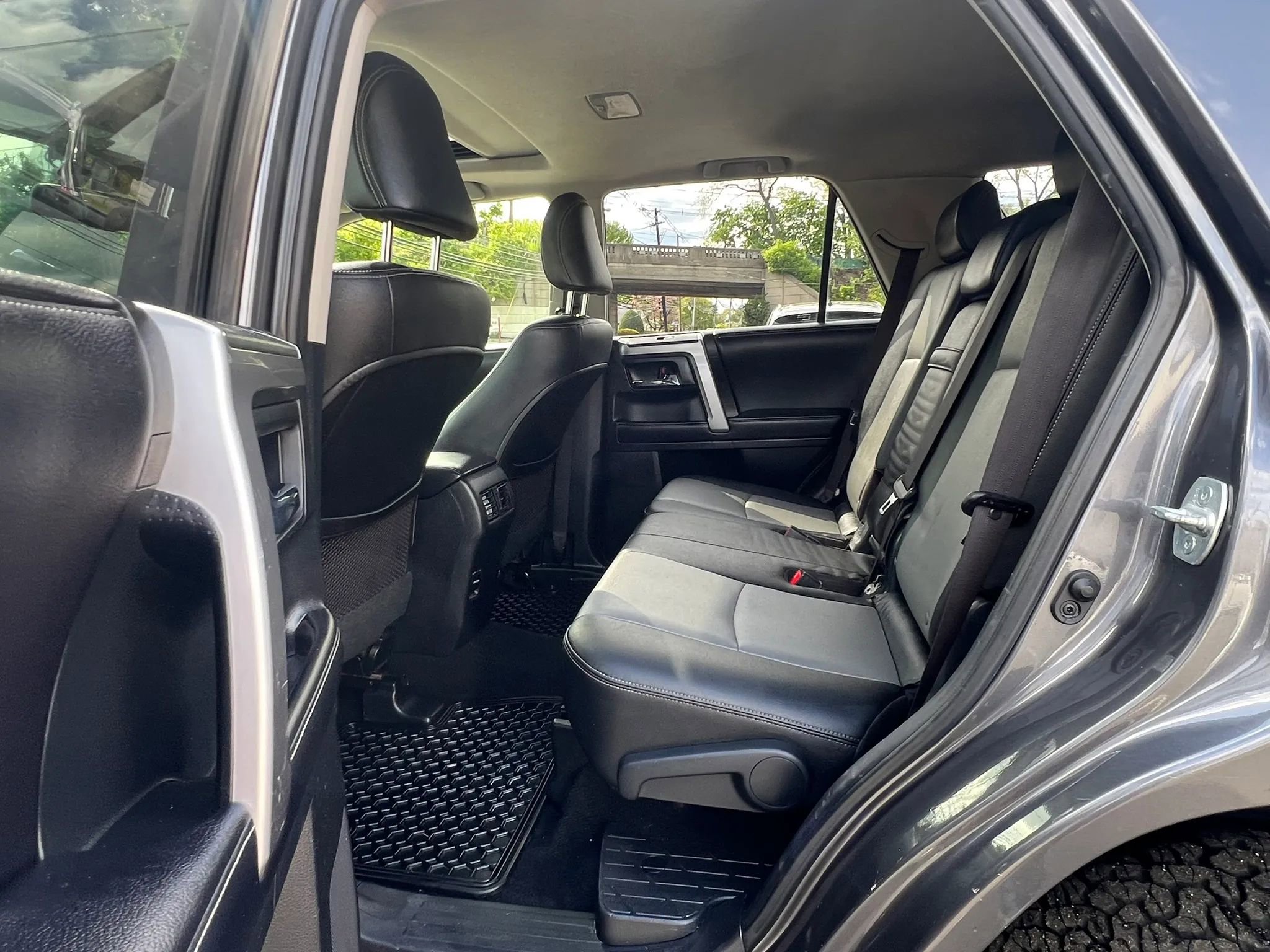 Used 2016 Toyota 4Runner Limited AWD/4WD image 31