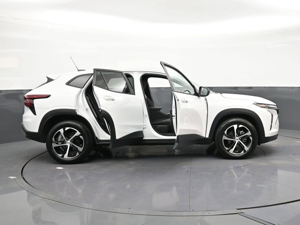 Used 2024 Chevrolet Trax RS image 33