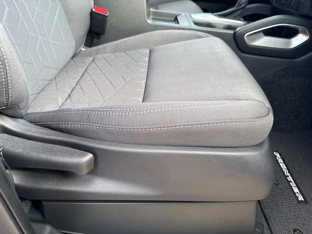 Used 2025 Nissan Frontier SV w/ Tow Package image 18