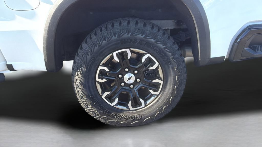 Used 2023 Chevrolet Silverado 1500 ZR2 image 14