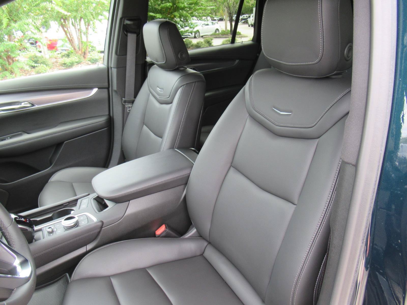 Certified 2025 Cadillac XT6 Luxury FWD image 18