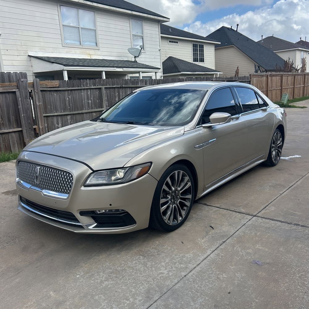 Used 2017 Lincoln Continental Select w/ Climate Package image 2