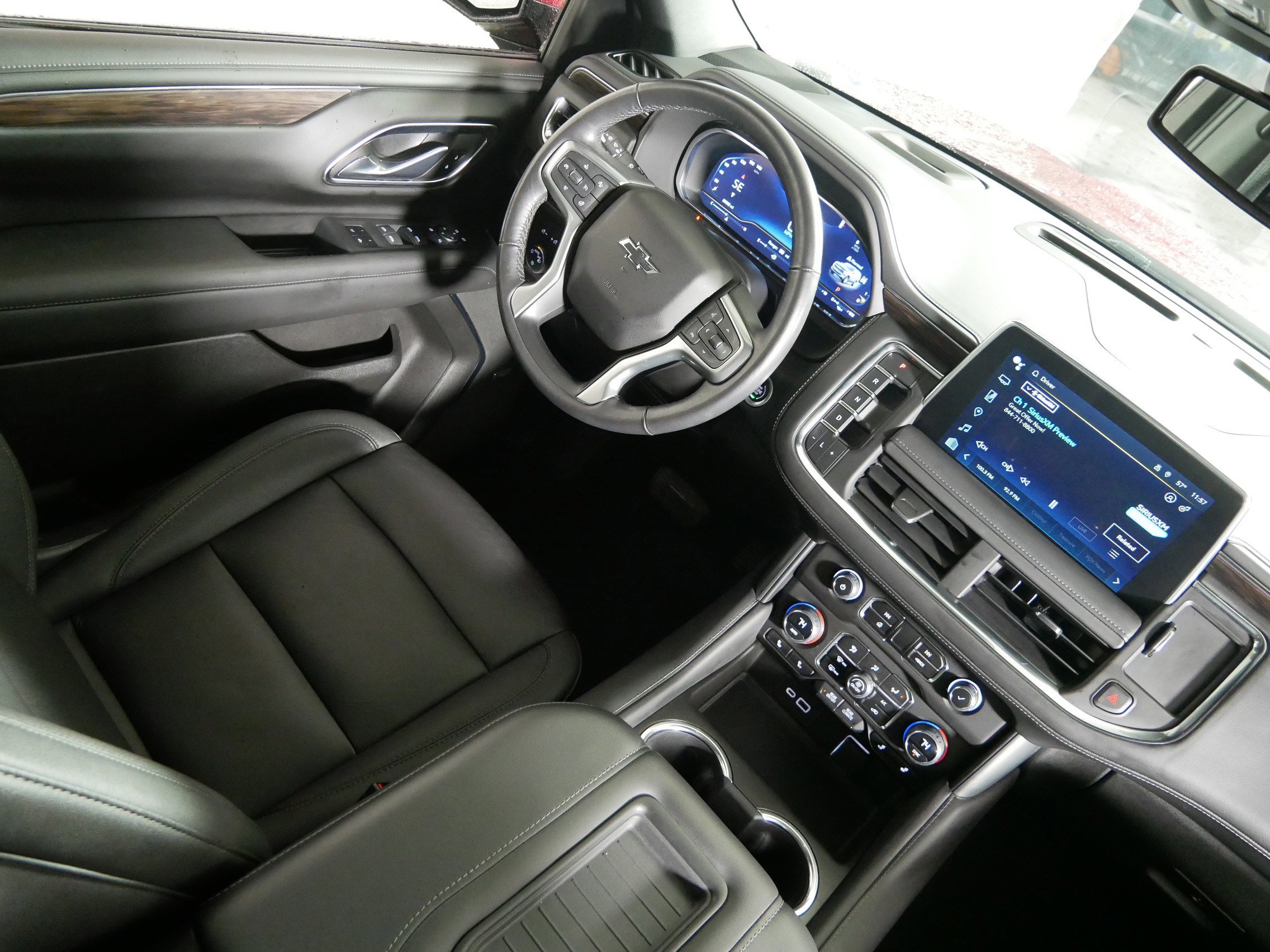 Used 2023 Chevrolet Tahoe Z71 w/ Luxury Package AWD/4WD image 9
