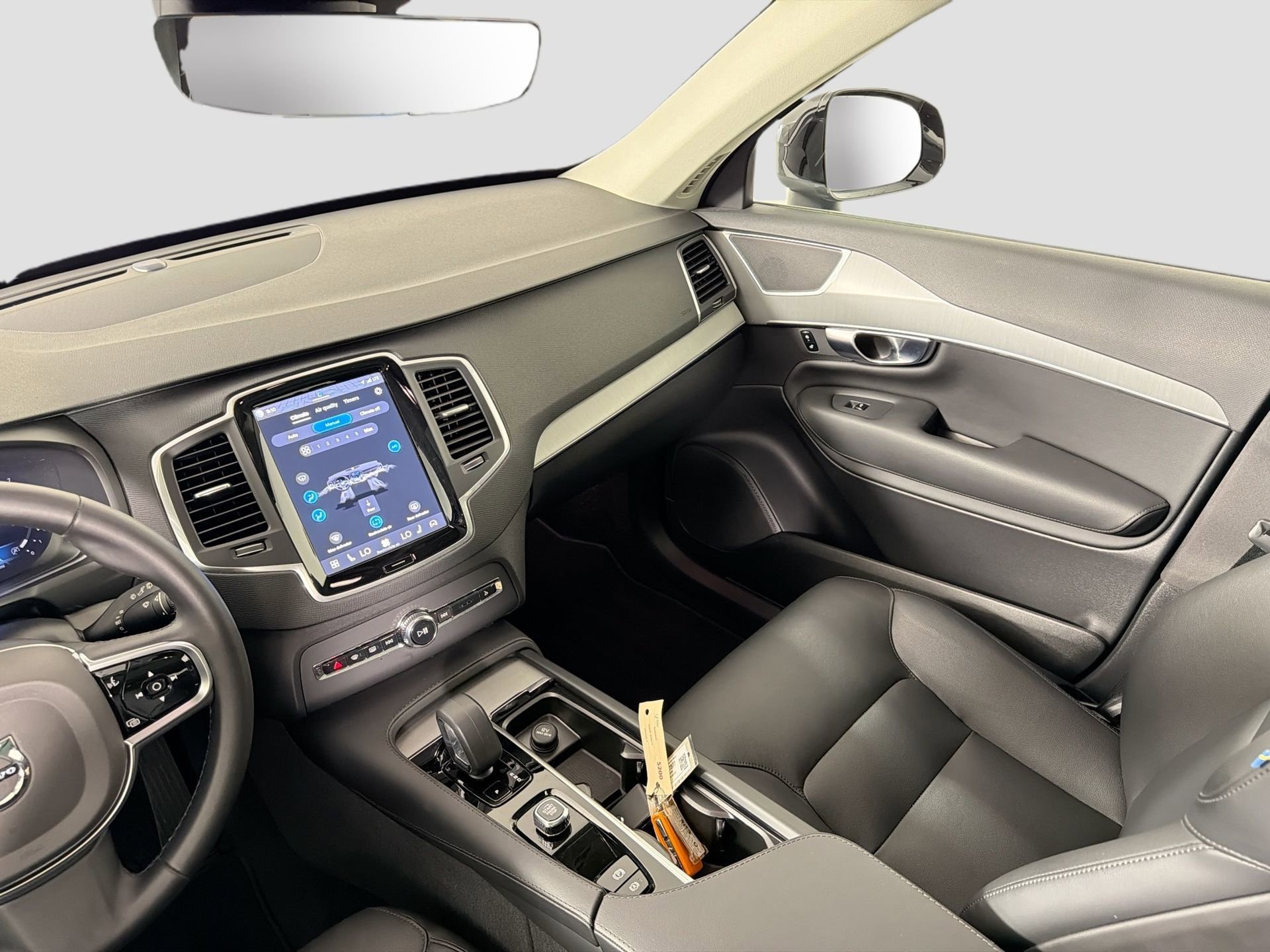 Certified 2025 Volvo XC90 B5 Core AWD/4WD image 23