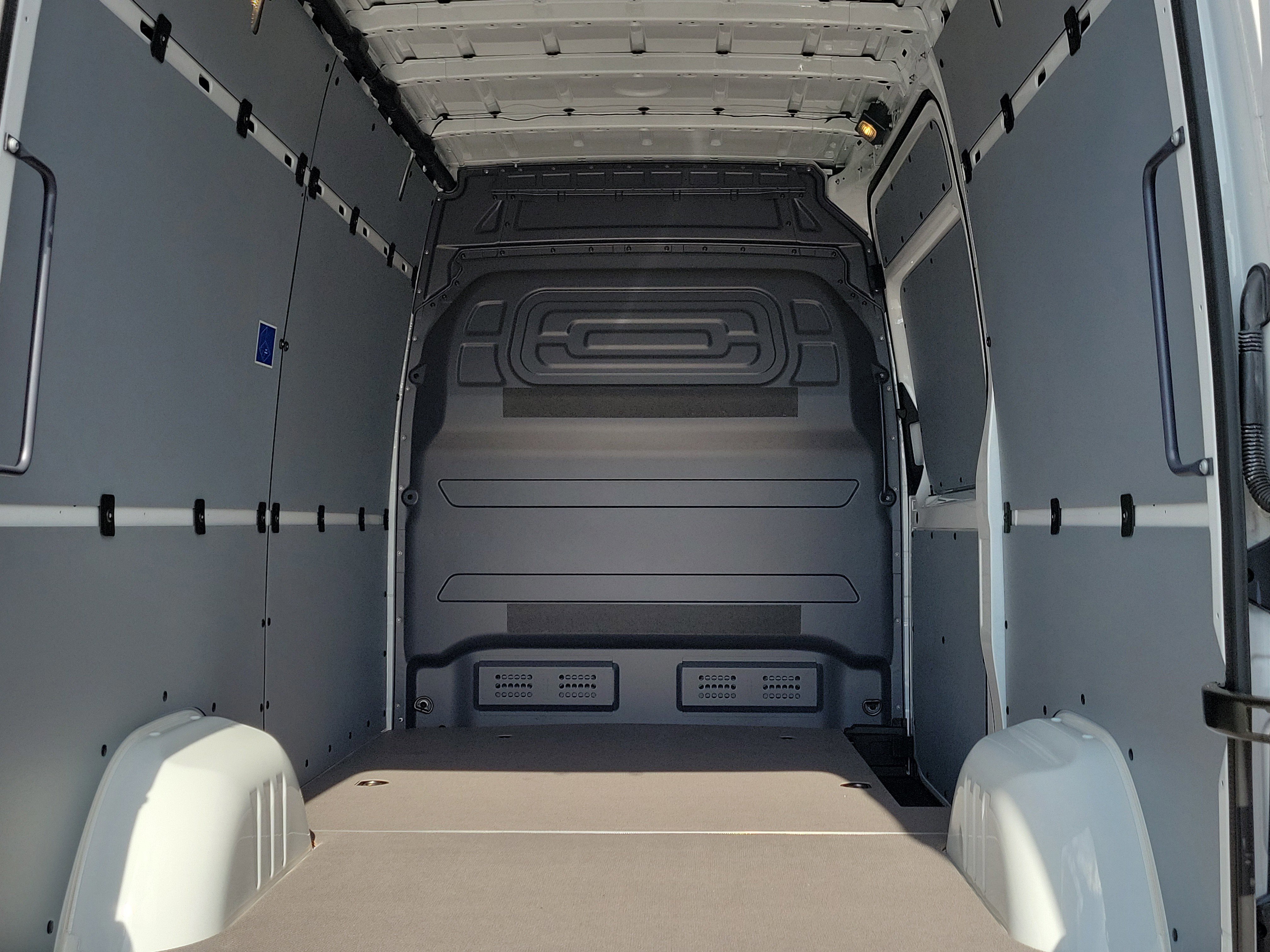 Used 2025 Mercedes-Benz Sprinter 2500 image 11