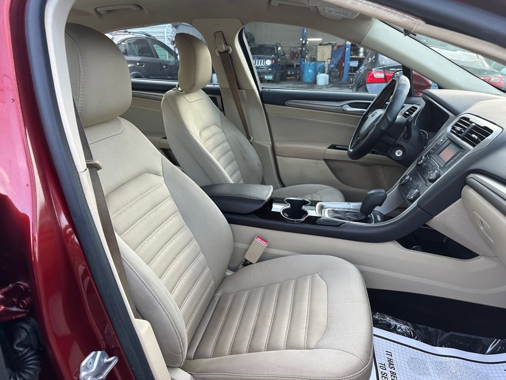 Used 2014 Ford Fusion SE FWD image 13