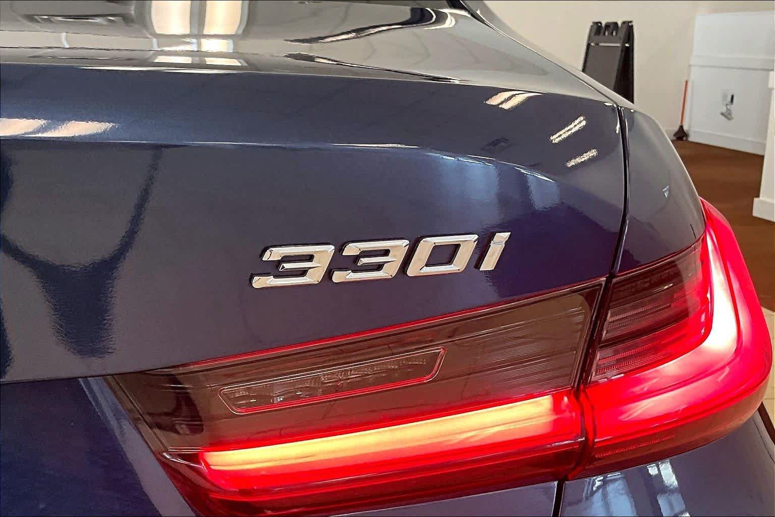 Used 2022 BMW 330i Sedan w/ Premium Package 2 RWD image 28