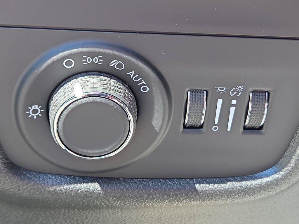 New 2026 Jeep Grand Cherokee Altitude AWD/4WD image 28