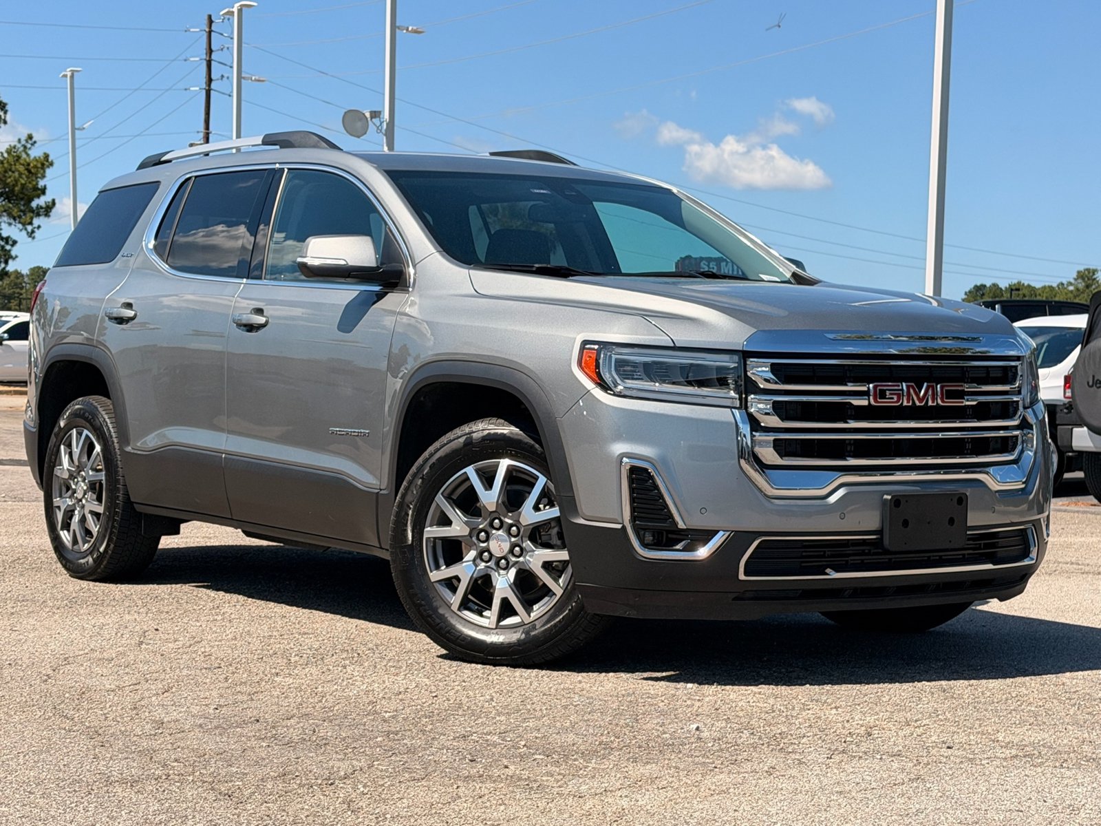 Used 2023 GMC Acadia SLT FWD image 2