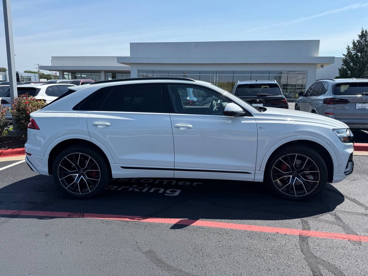 Used 2019 Audi Q8 Premium Plus w/ Premium Plus AWD/4WD image 2