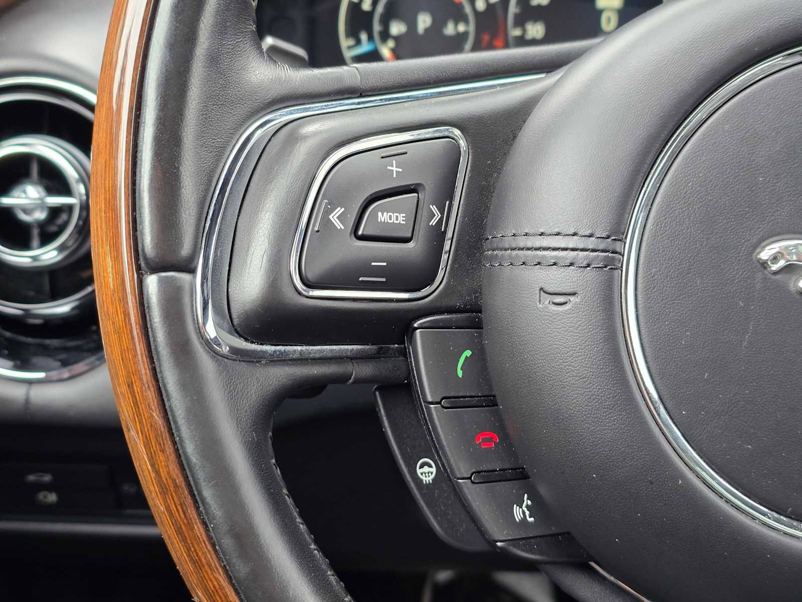 Used 2019 Jaguar XJ L Portfolio RWD image 29
