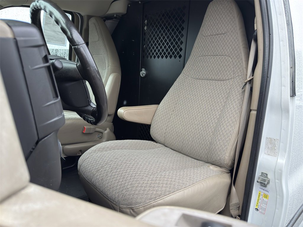 Used 2016 Chevrolet Express 3500 Extended image 13