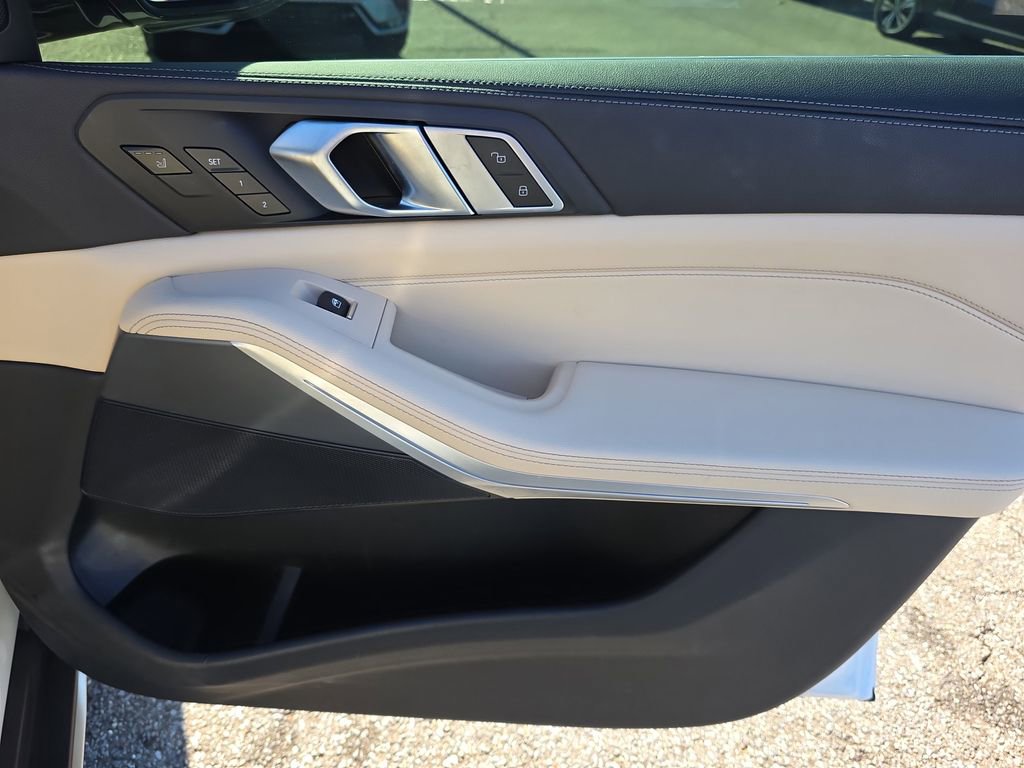Certified 2022 BMW X5 xDrive40i image 11