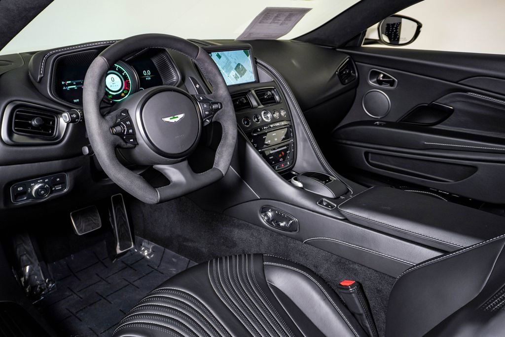 Used 2021 Aston Martin DB11 Coupe image 24