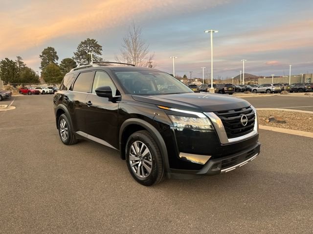 Used 2023 Nissan Pathfinder SL image 1