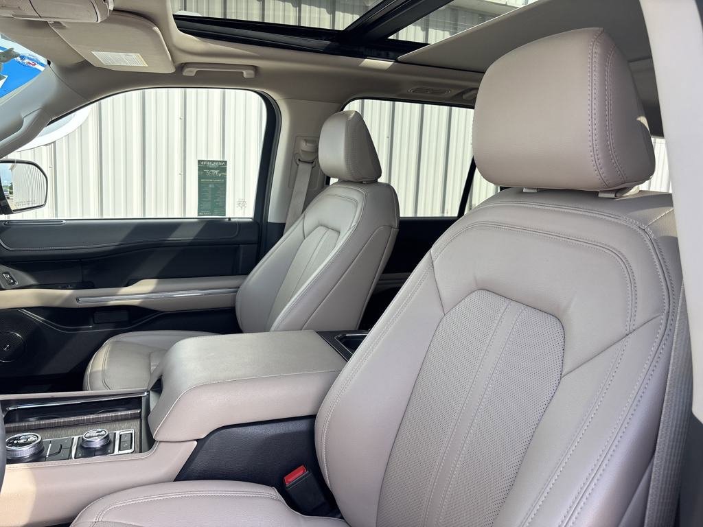 Used 2024 Ford Expedition Limited image 16