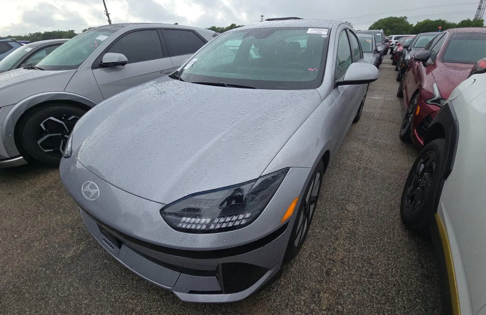 Used 2024 Hyundai Ioniq 6 SE RWD image 2