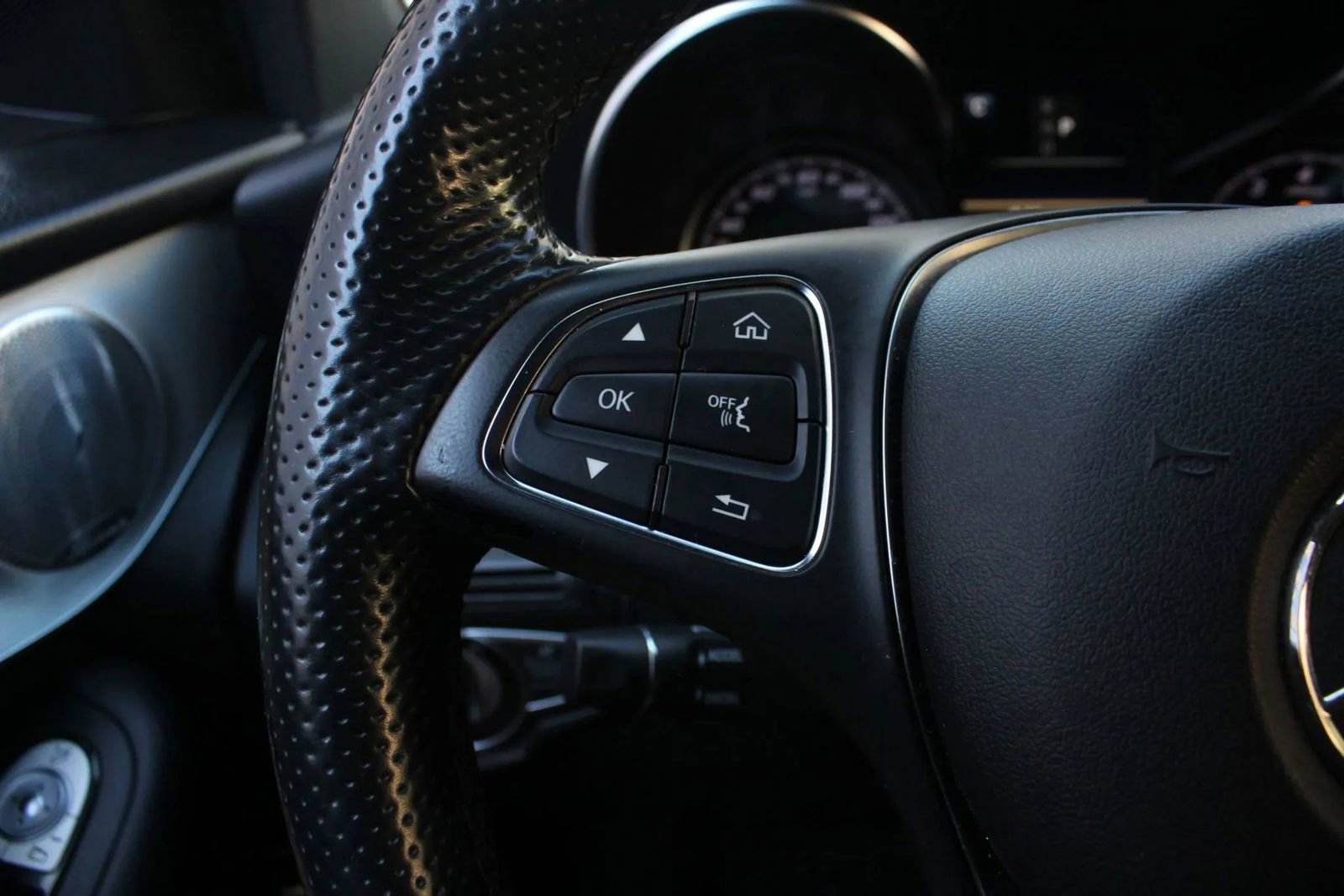 Used 2017 Mercedes-Benz GLC 300 4MATIC w/ Premium 1 Package image 30