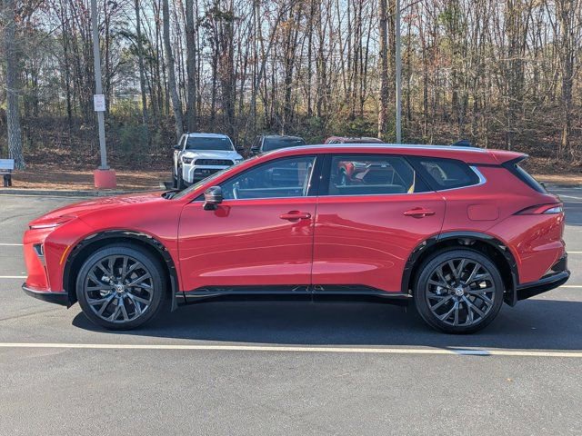 Used 2025 Toyota Crown Signia AWD/4WD image 4