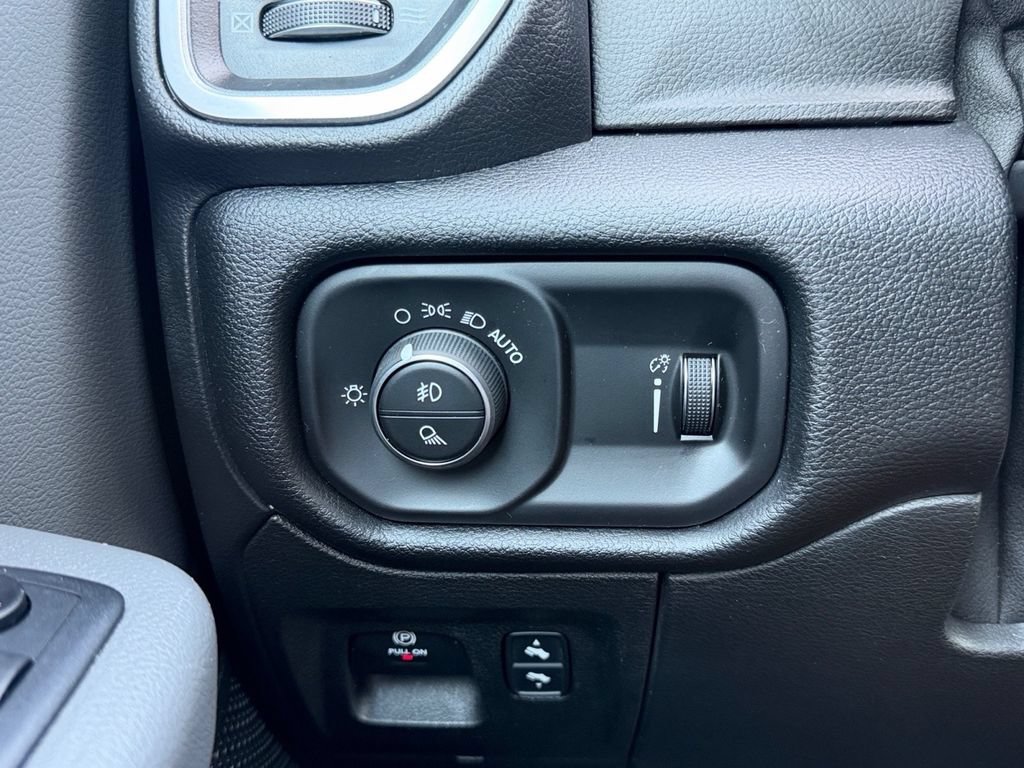 Used 2020 RAM 1500 Big Horn AWD/4WD image 24