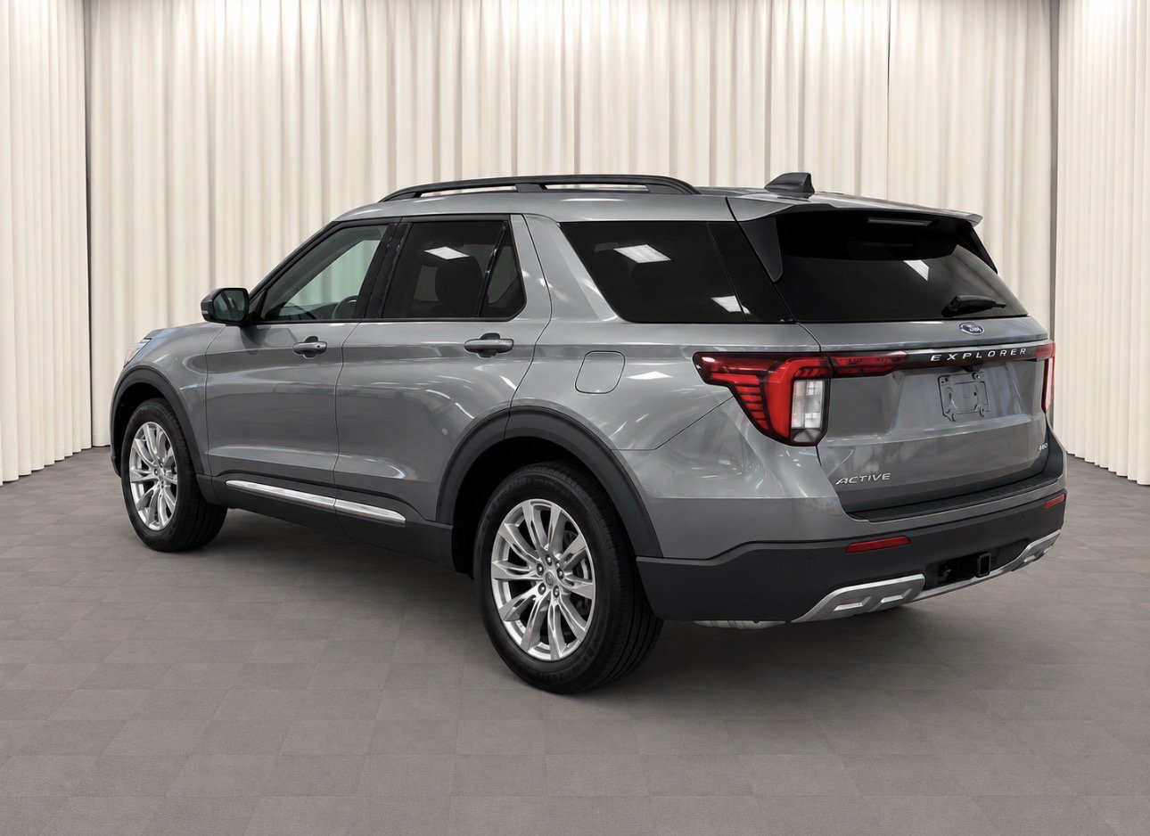 Used 2025 Ford Explorer Active w/ Active Comfort Package AWD/4WD image 5