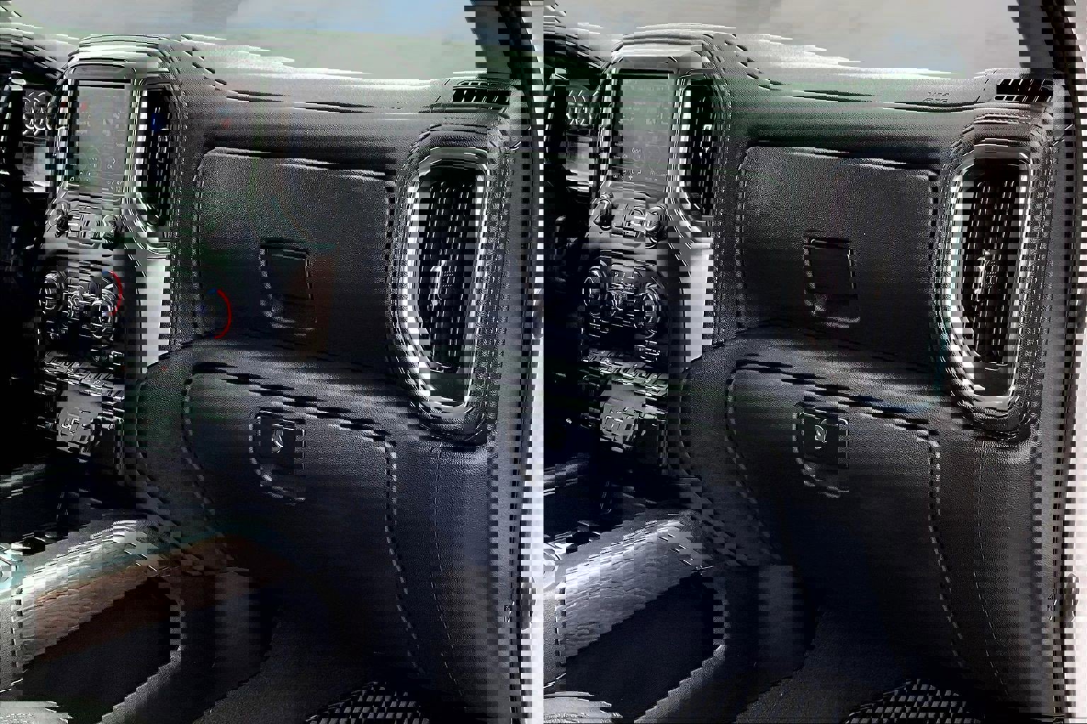 Used 2023 Chevrolet Silverado 2500 LTZ w/ LTZ Plus Package image 18