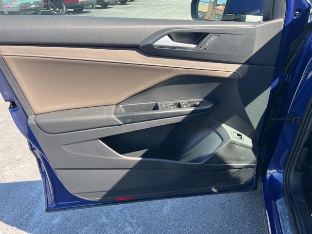 Used 2022 Volkswagen Taos SEL image 28