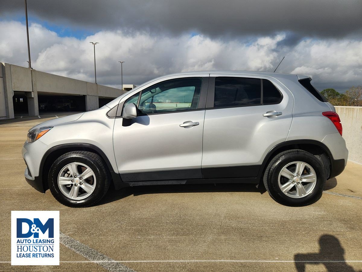 Used 2022 Chevrolet Trax LS w/ Tint and Cruise Package image 5