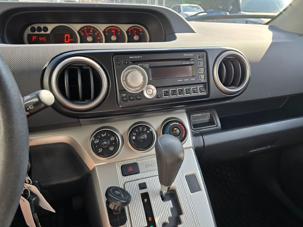 Used 2010 Scion xB FWD image 17