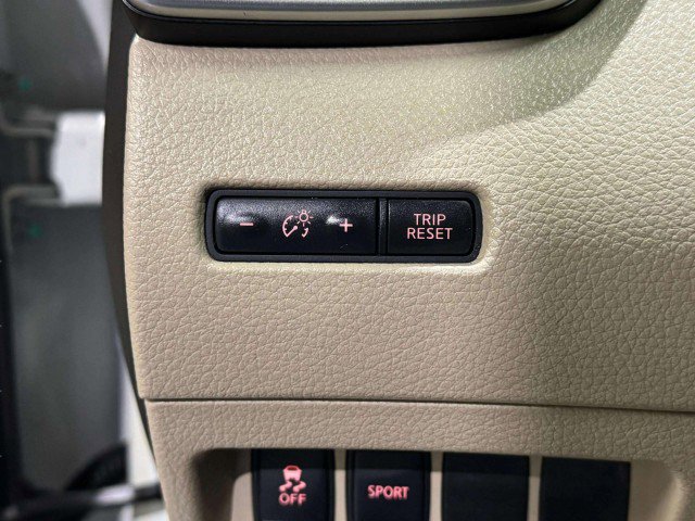 Used 2016 Nissan Rogue SV image 40