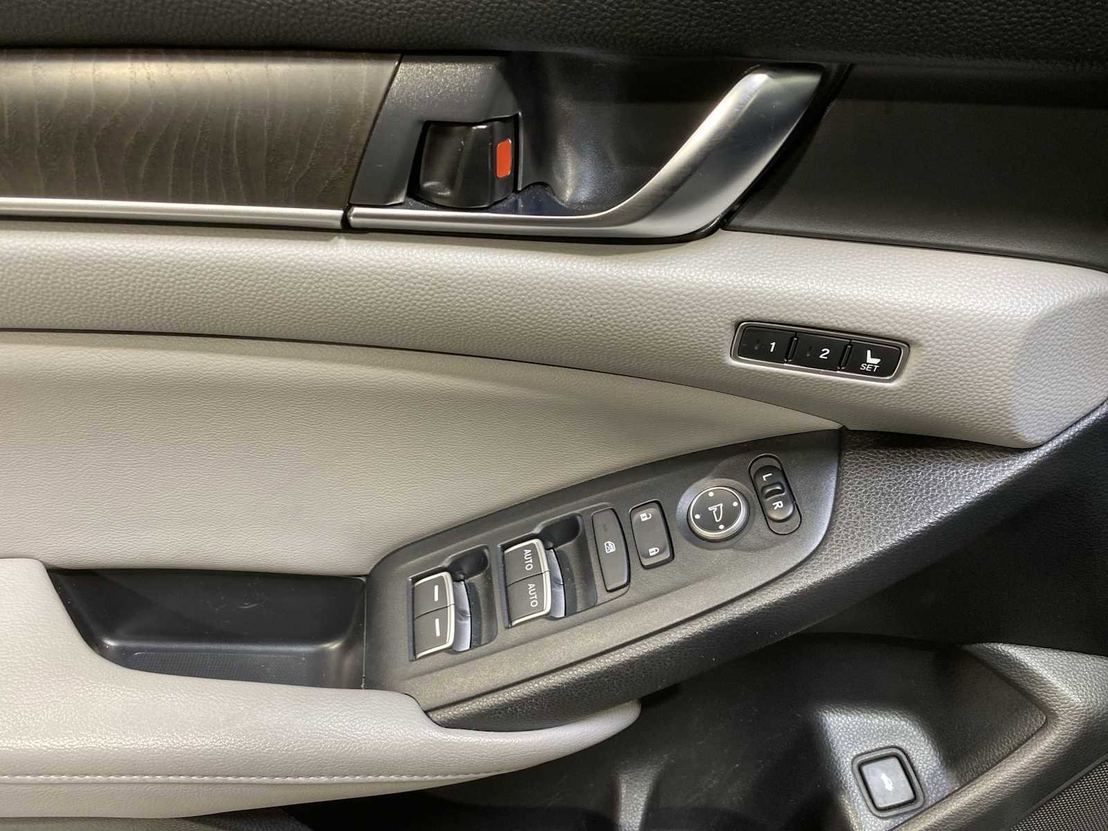 Used 2018 Honda Accord Touring image 23