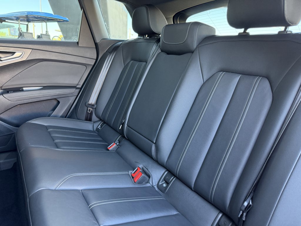 Used 2024 Audi Q4 e-tron Premium w/ Convenience Package image 37