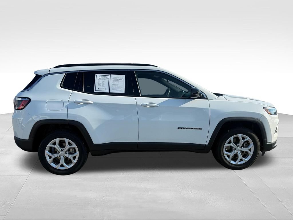 Used 2024 Jeep Compass Latitude AWD/4WD image 29