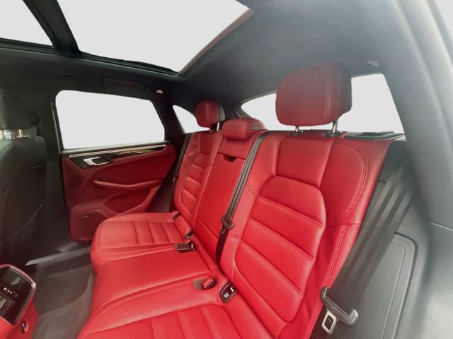 Certified 2023 Porsche Macan S AWD/4WD image 38