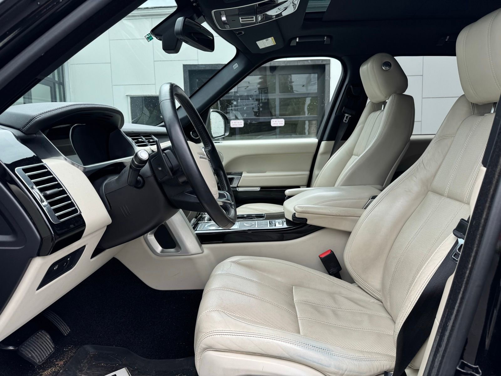 Used 2013 Land Rover Range Rover HSE AWD/4WD image 3