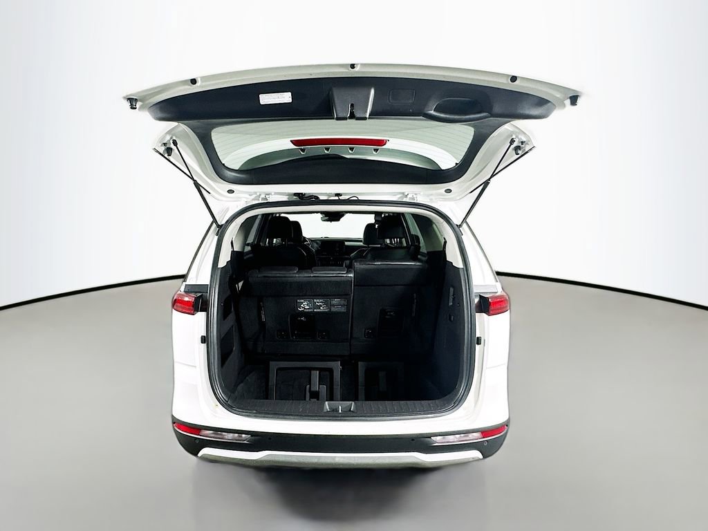 Used 2022 Kia Carnival LX FWD image 29