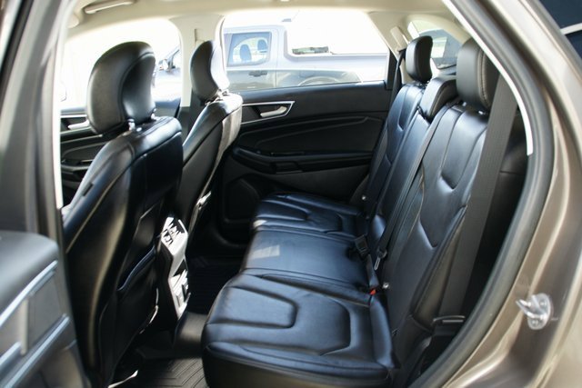 Used 2019 Ford Edge Titanium image 28