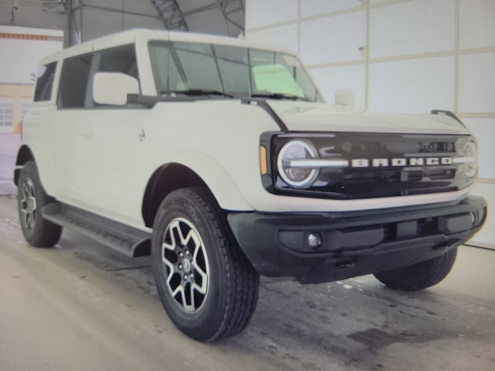 Used 2025 Ford Bronco Outer Banks image 4